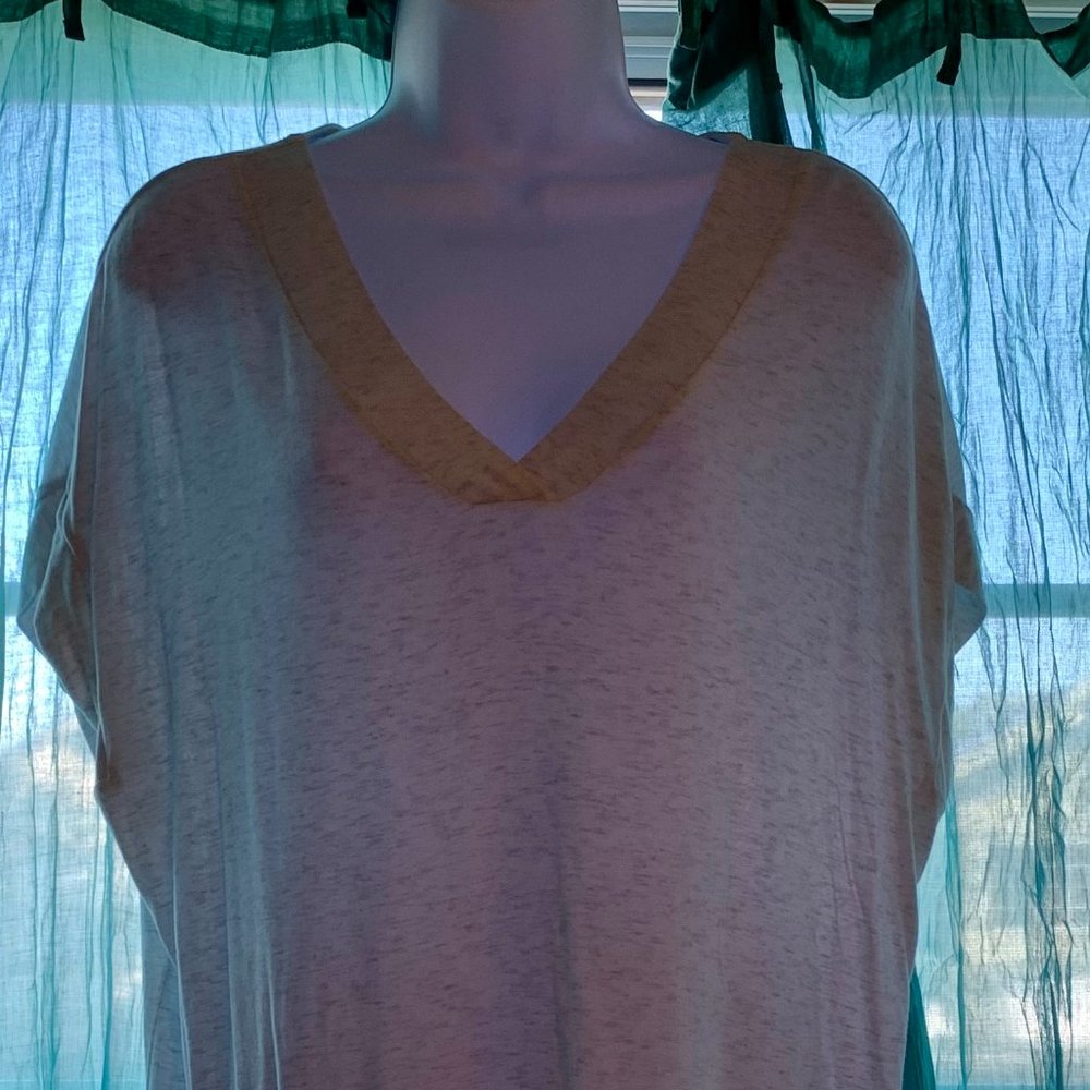 CAbi Short Sleeve Hangout Peplum Tee in Oatmeal